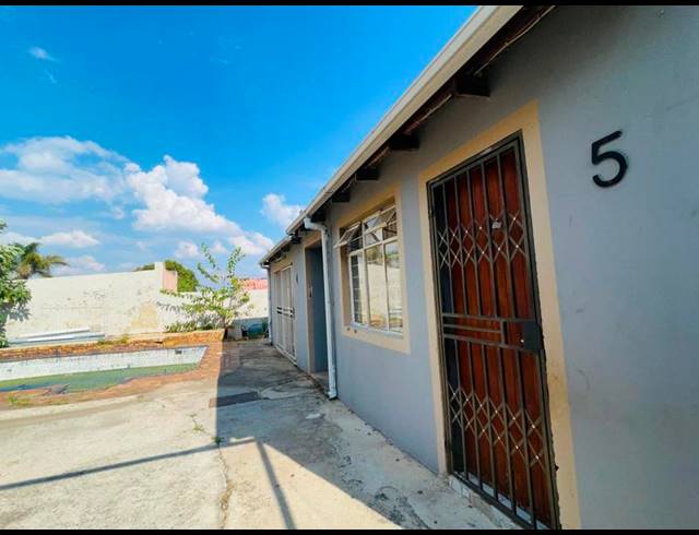 8 BEDROOM HOUSE FOR SALE IN PRIMROSE
